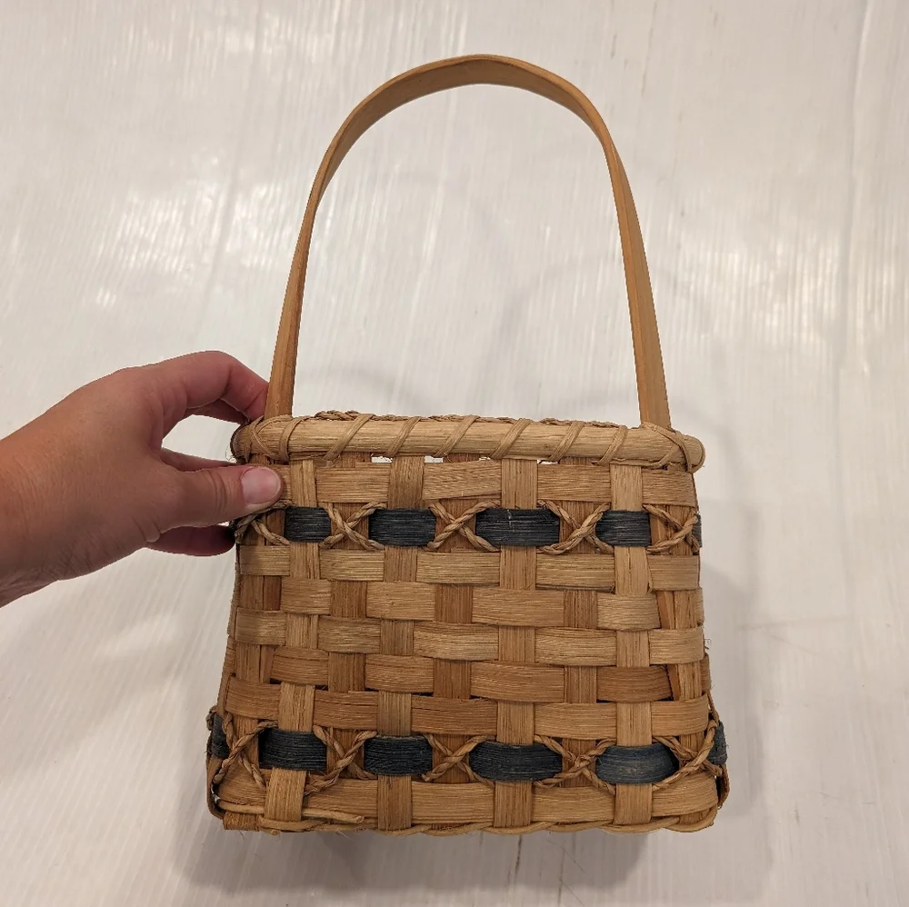 Woven Wicker basket wall hanging basket with handle